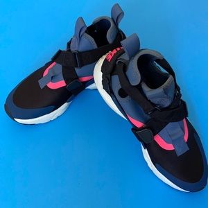 Women’s Nike Air Huarache City sz 8.5 Black/Navy Diffused Blue